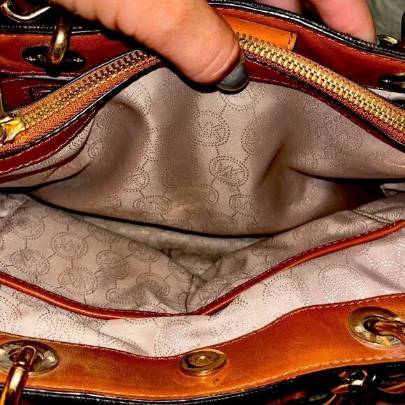 Michael Kors Large Cynthia Tote - Picture 7 of 13